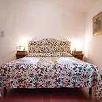 Hill In Tuscan Countryside 아파트 *