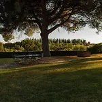 Apartment Hill In Tuscan Countryside